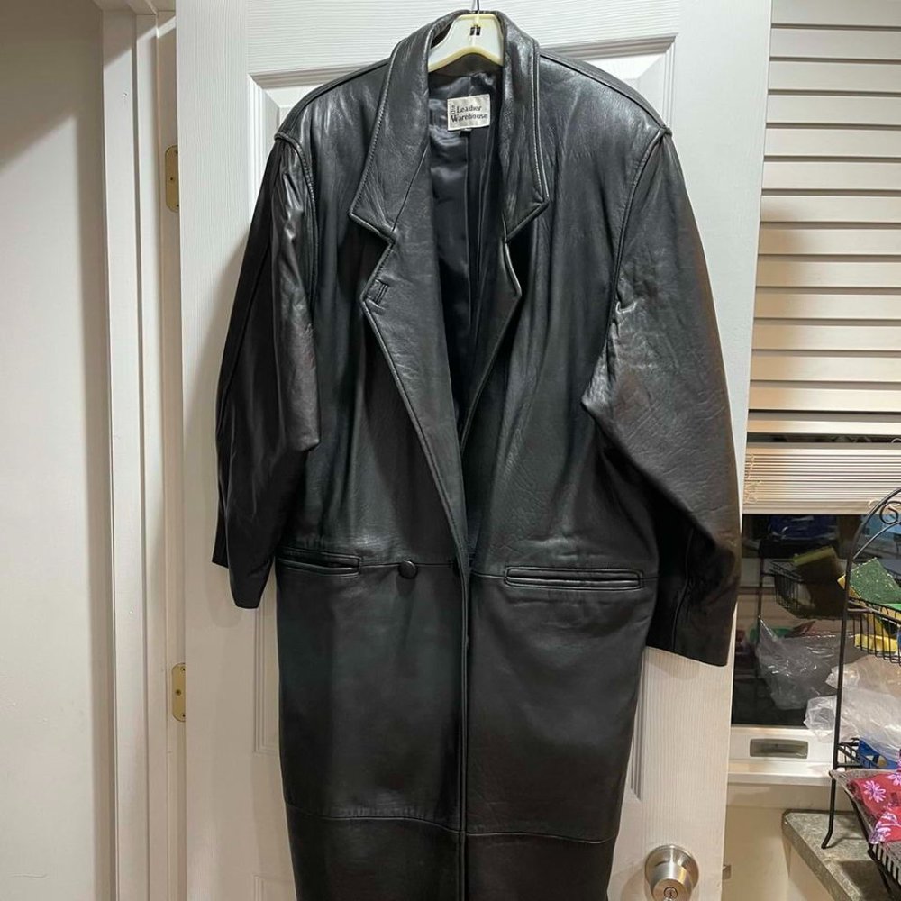 RARE VINTAGE BLACK LEATHER LARGE COAT